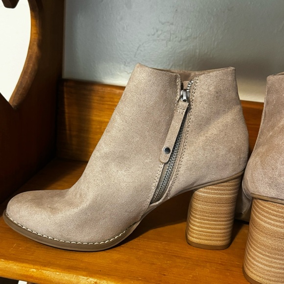 NEW Boots❤️ - Picture 1 of 5